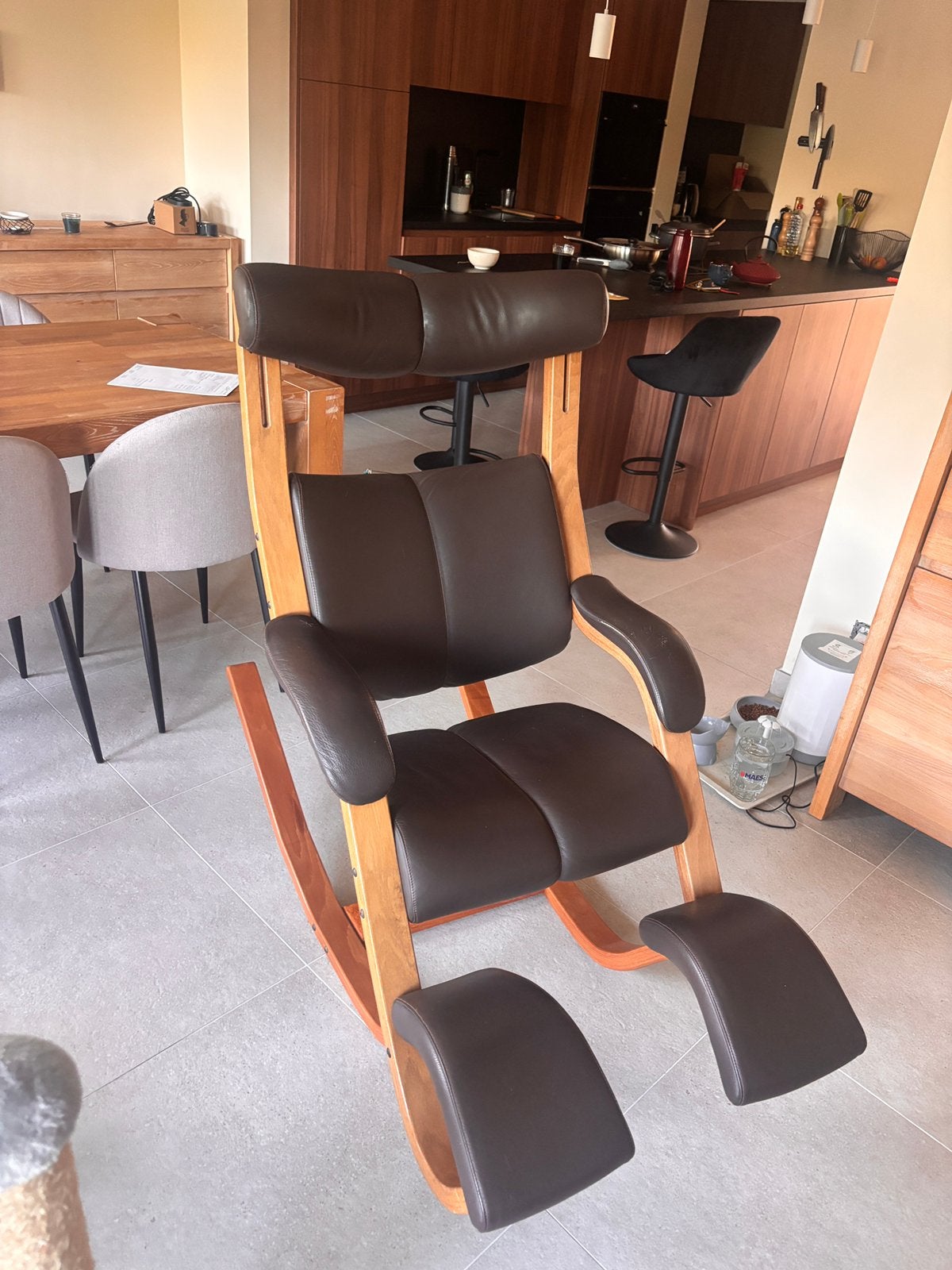 Stokke Gravity stoel in bruin leder, Huis en Inrichting, Stoelen, Gebruikt, Eén, Leer, Bruin, Ophalen