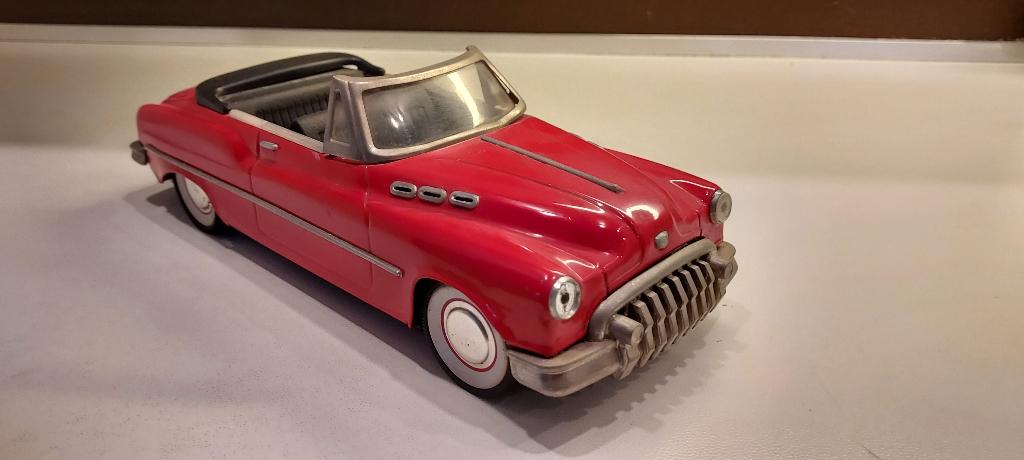 uitverkoop oude speelgoedauto Buick cabrio rood, nu 15 euro, Envoi
