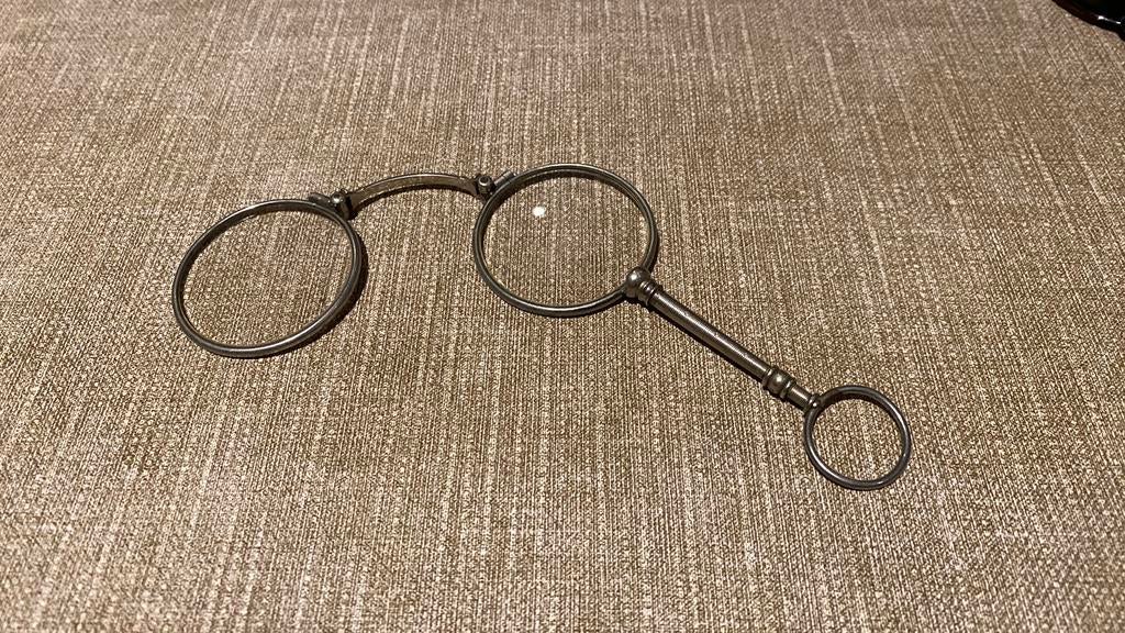Ancienne paire de lunettes binocle lorgnon parfait etat, Enlèvement ou Envoi, Comme neuf