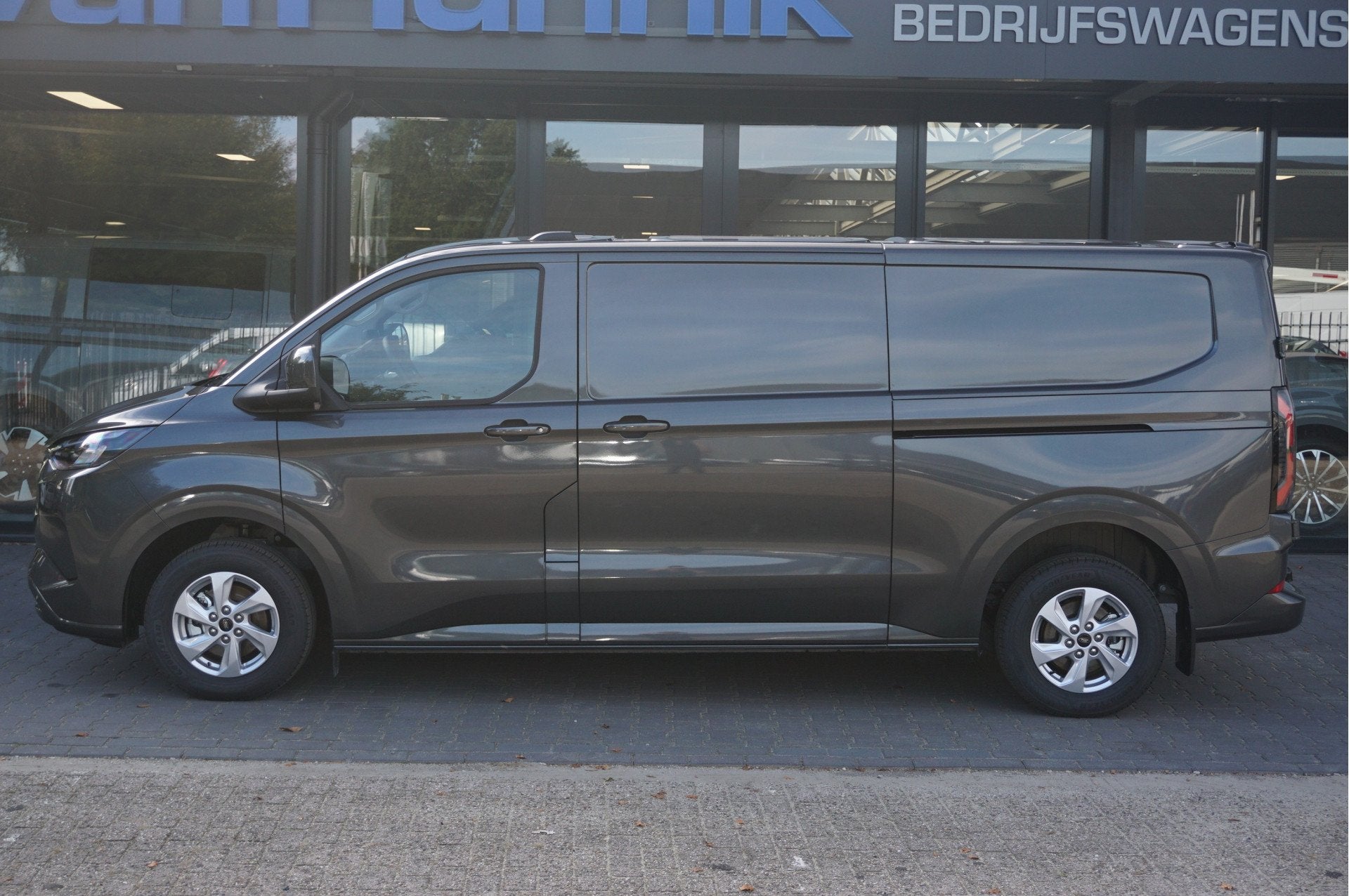 Ford E-Transit Custom 340L 218PK 71KWH AWD Limited Elektrisc, Auto's, Automaat, Gebruikt, 4 cilinders, Parkeercamera