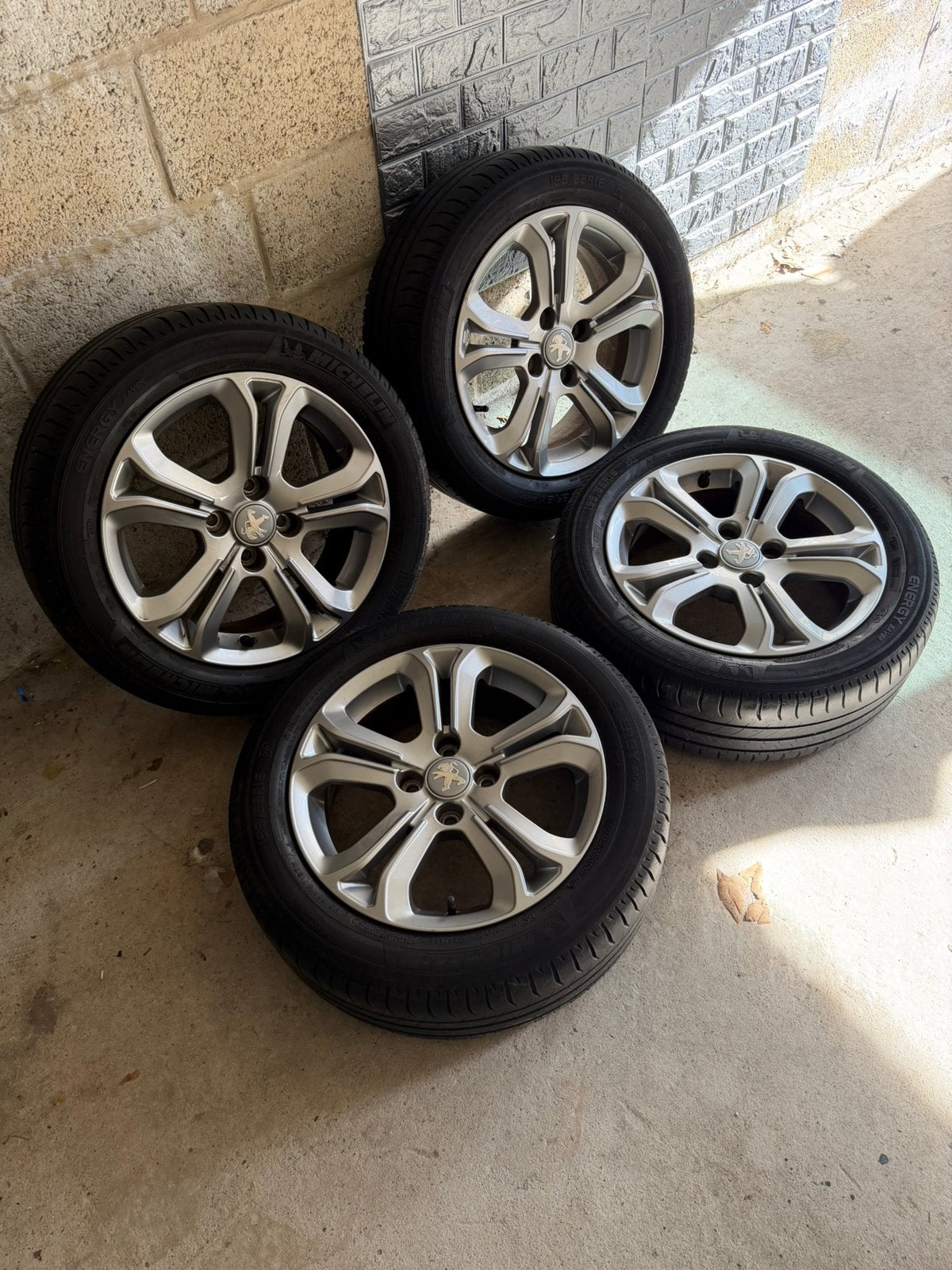 Orginele Peugeot velgen met banden 16 inch, Auto diversen, Wieldoppen, Ophalen of Verzenden