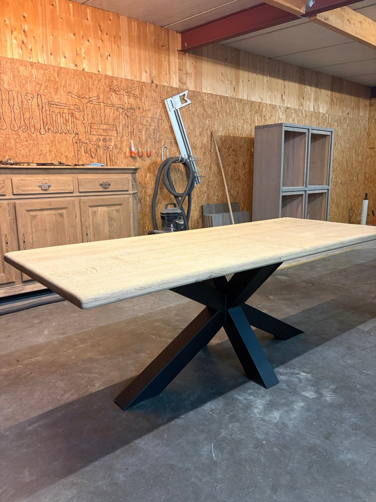 Eikenhouten tafel met metalen matrix onderstel, Enlèvement, Comme neuf