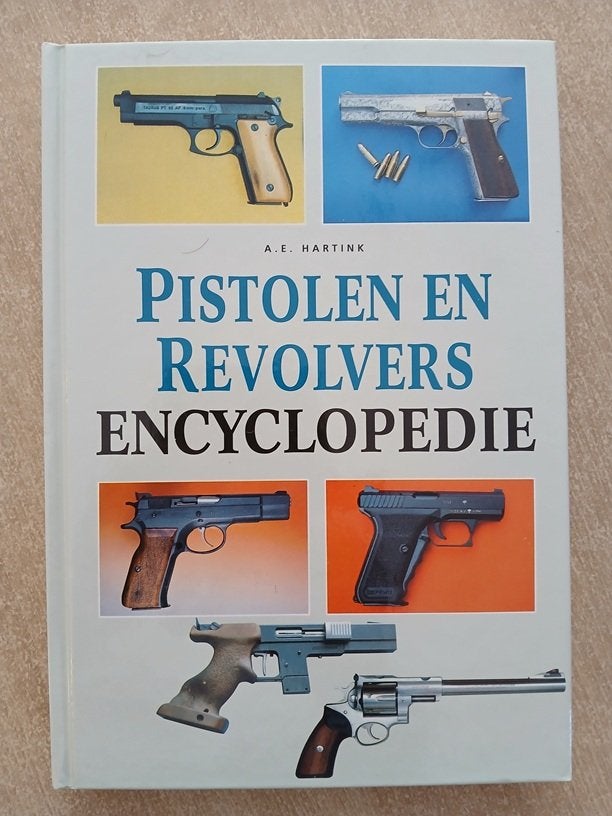 Boek over Revolvers en Pistolen, Enlèvement ou Envoi, Comme neuf