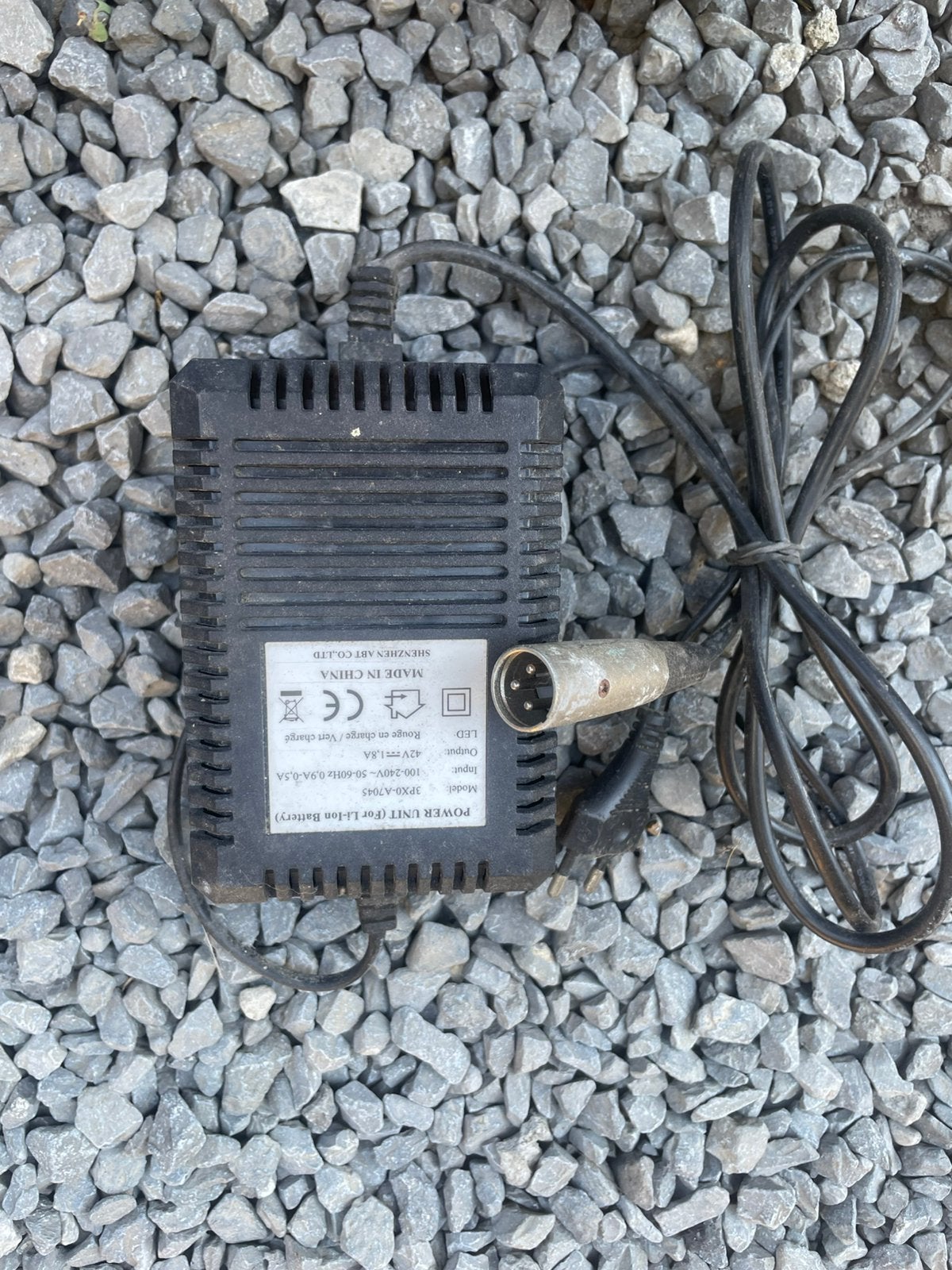 Oplader elektrische fiets 36v 3 pins connector, Enlèvement ou Envoi, Comme neuf