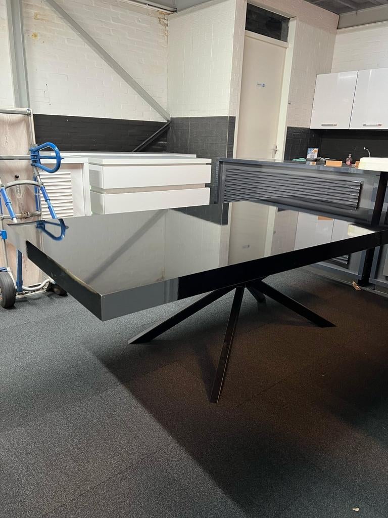 TABLE À MANGER ET TABLE DE RÉUNION, Enlèvement