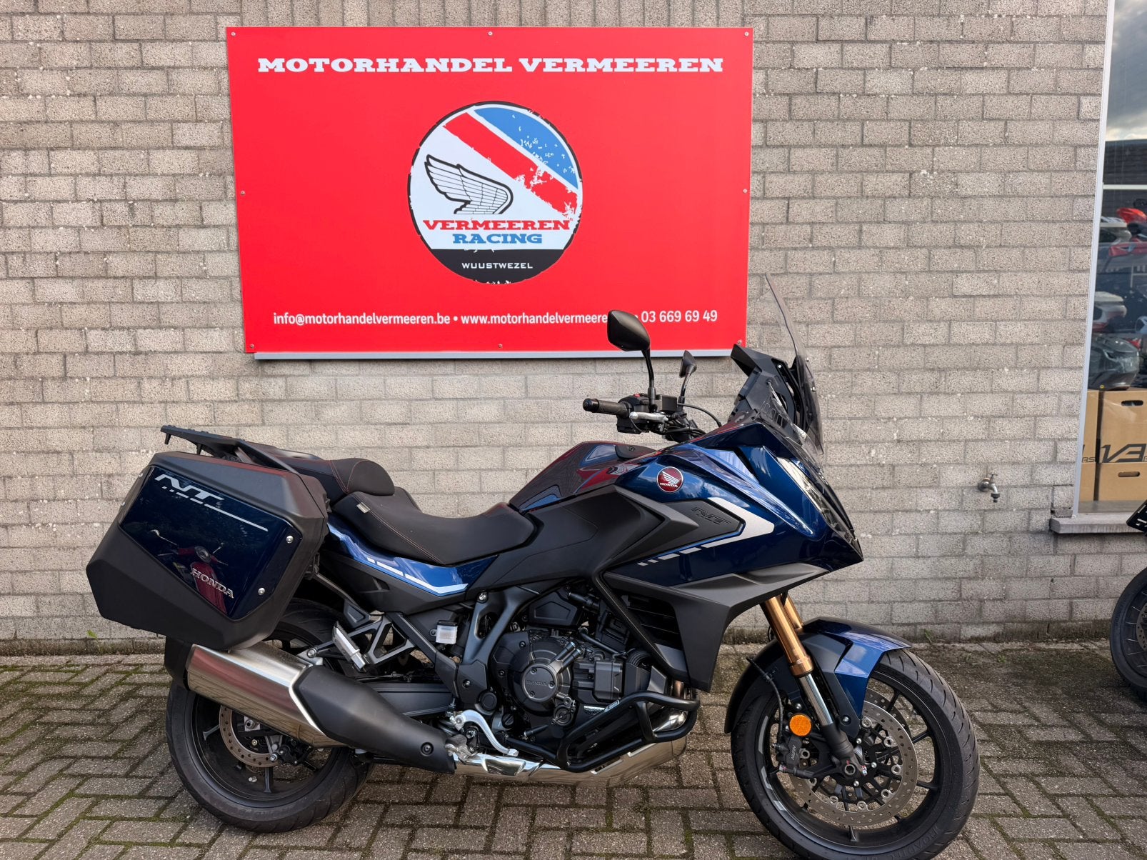 Honda NT1100 ES DCT, Motoren, Bedrijf