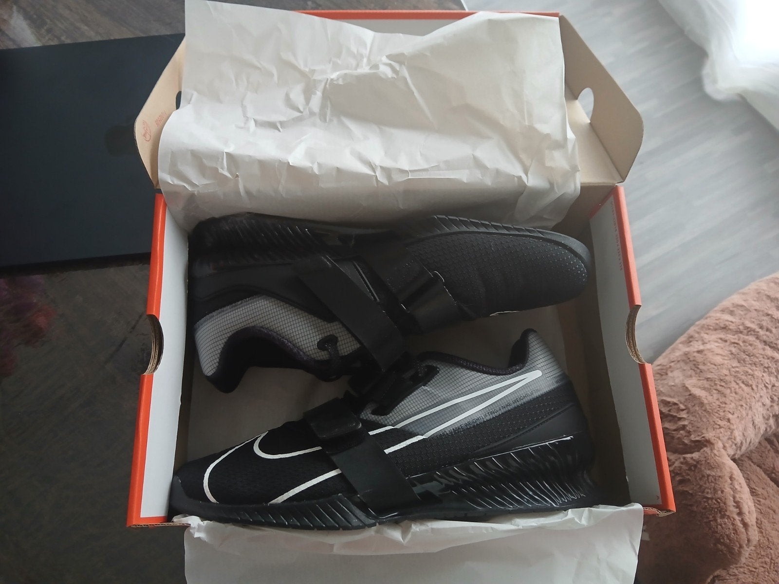 Nike romaleos 4, Enlèvement