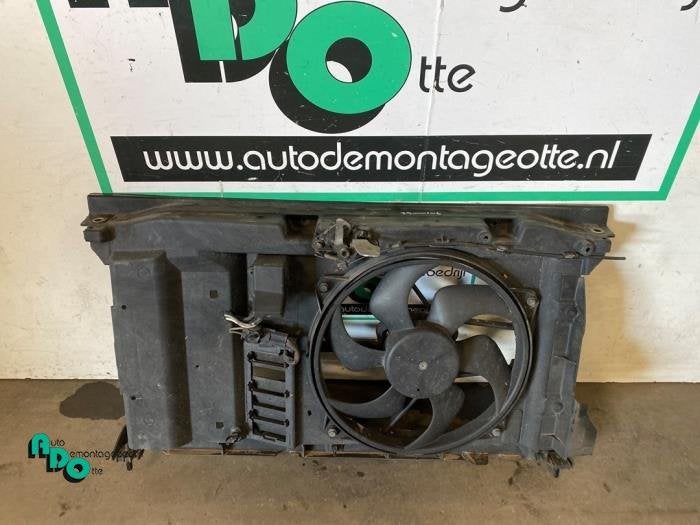 Frontpaneel van een Peugeot 307 (307 01-), Gebruikt, -, -, Ophalen of Verzenden
