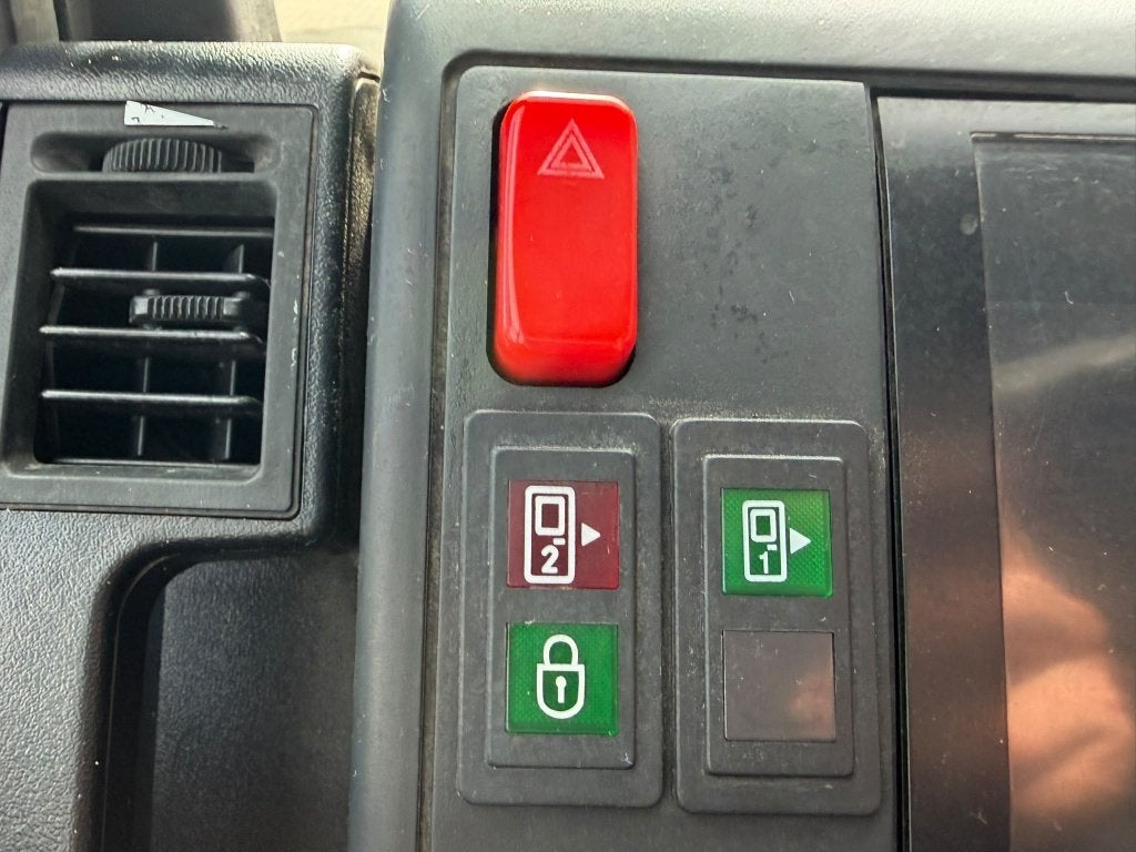 Mercedes Vario 0813 (Stock ID 47527) — 17