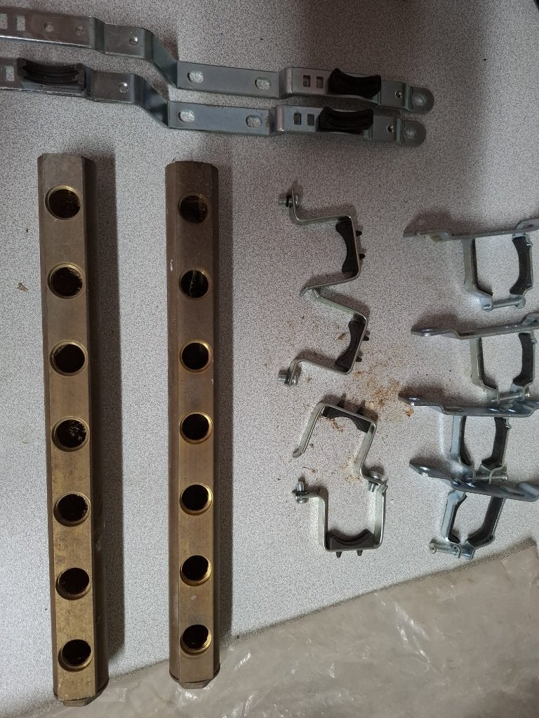 Lot de 2 collecteurs laiton, Bricolage & Construction, Chauffage & Radiateurs, Moins de 60 cm, Enlèvement, Moins de 200 watts