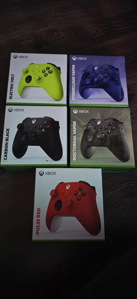 5 nieuwe controllers van xbox, Games en Spelcomputers, Spelcomputers | Xbox | Accessoires, Ophalen