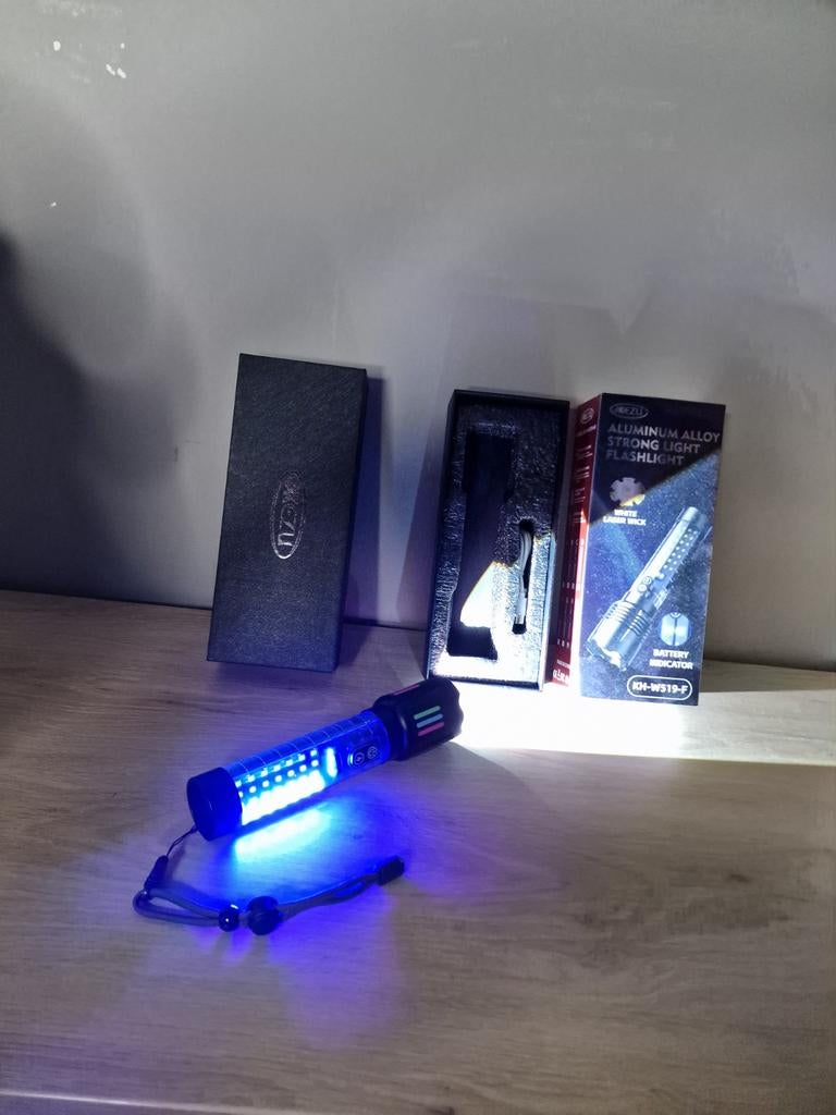 Lampe torche avec batteries intégrées, Enlèvement ou Envoi