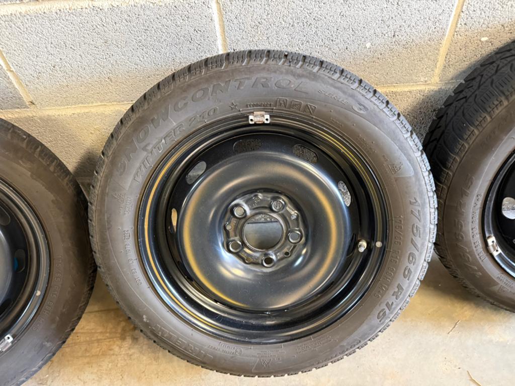 4 Pirelli 175 65 R15 Wintervelgen, Auto-onderdelen, Banden en Velgen, Ophalen, Gebruikt, 15 inch, 175 mm