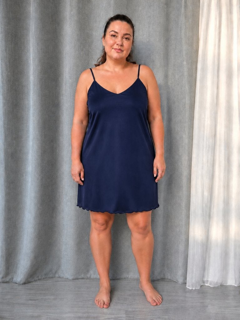 Donkerblauwe satijnen nachtjapon 3XL, Kleding | Dames, Pyjama's, Leggeri, Ophalen of Verzenden, Nieuw, Maat 46/48 (XL) of groter