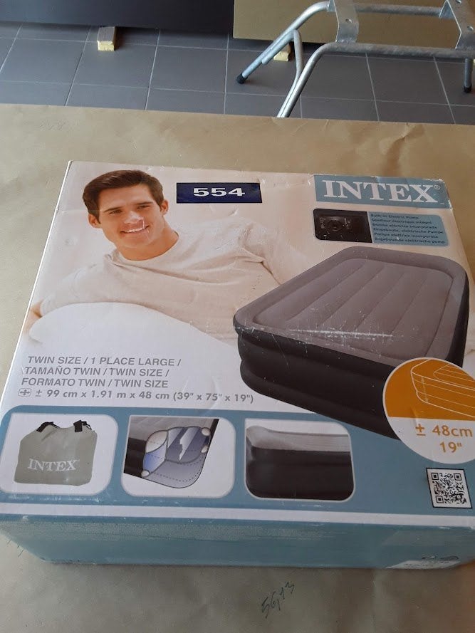 Luchtmatras Intex 99x191cm dik 48 cm met pomp  nieuw !!!, Caravans en Kamperen, Luchtbedden, Ophalen, Ingebouwde pomp, Nieuw, 1-persoons