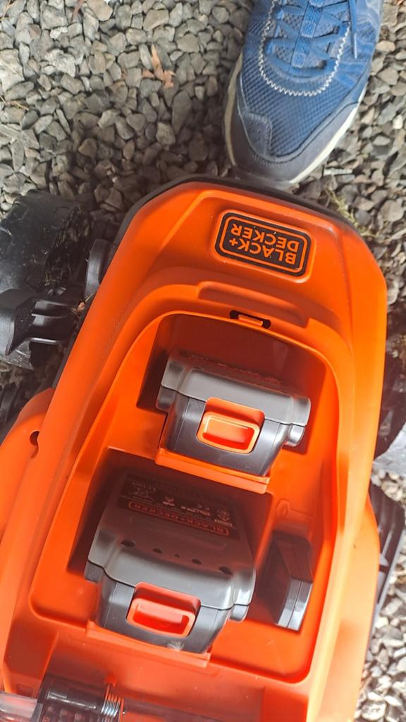 Tondeuse avec batteries 2x18v servie une fois black&decker, Jardin & Terrasse, Enlèvement