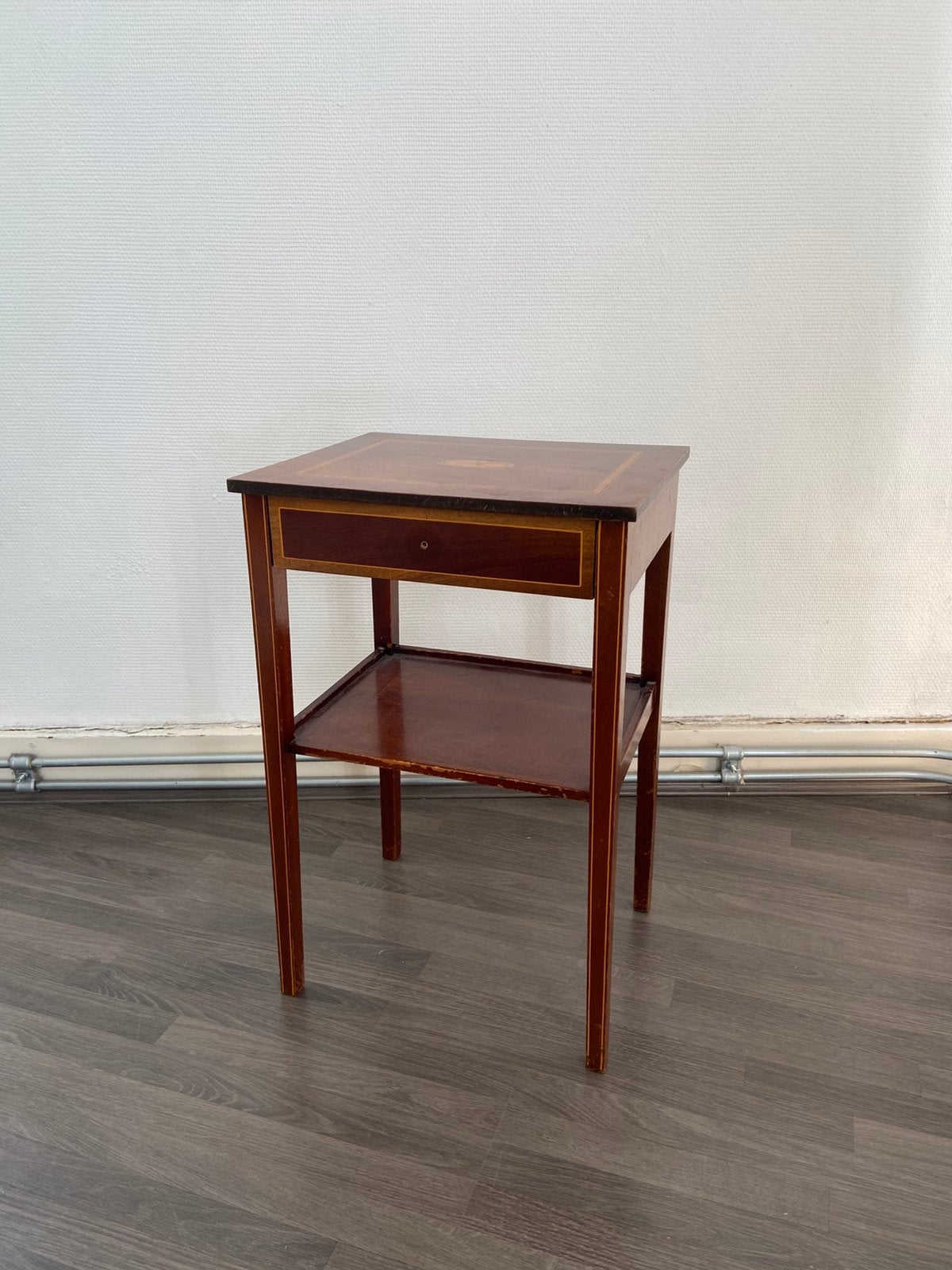 Table d’appoint ancienne marquetée style Directoire, Huis en Inrichting, Tafels | Sidetables, Ophalen, Gebruikt, Vierkant, Minder dan 50 cm