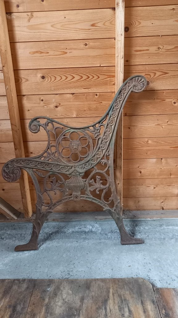 PIEDS EN FONTE POUR BANC DE RÉSERVOIR, Enlèvement, Utilisé, Autres matériaux