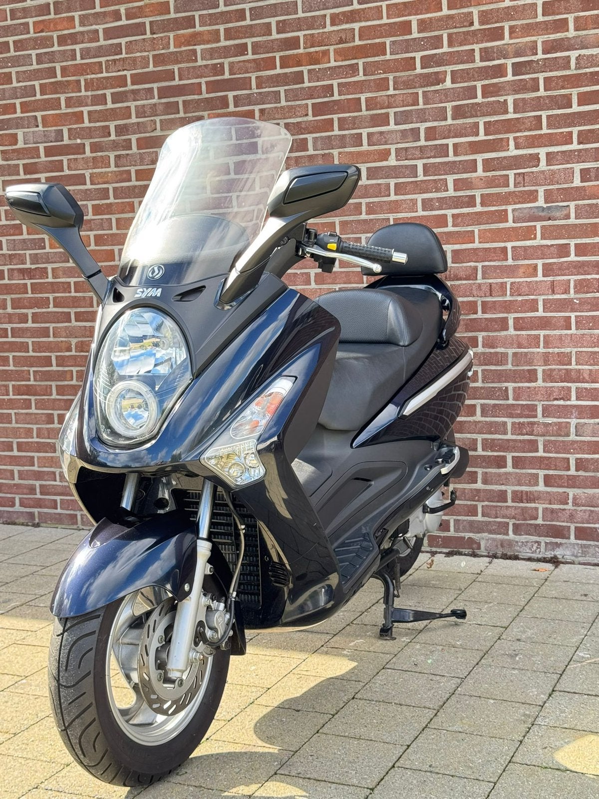 Sym GTS 125cc staat in de showroom, Ophalen