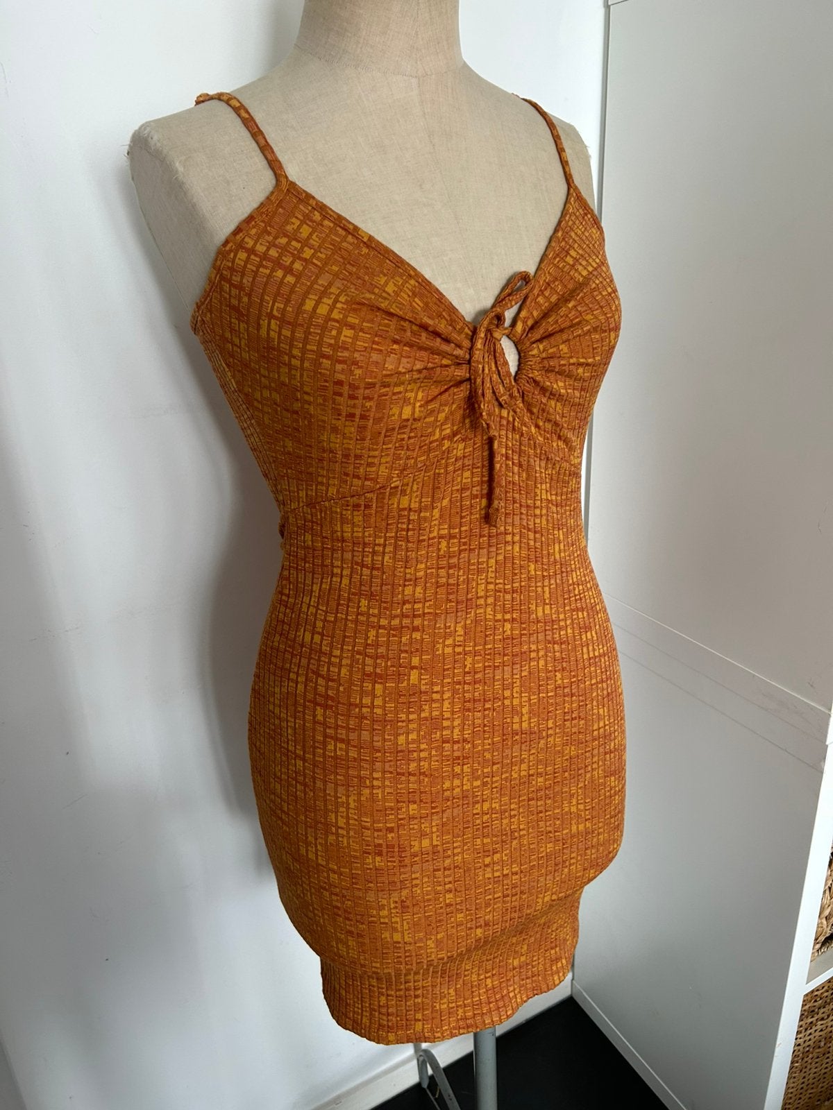 Belle robe moulante orange H&M nouvelle taille Small, Vêtements | Femmes, Robes, Enlèvement ou Envoi, Comme neuf, Orange, Au-dessus du genou