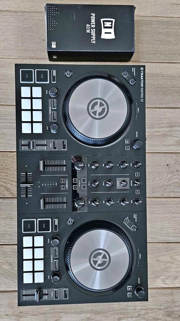 Native Instruments Traktor Controller S2 MK3 + Decksaver, Muziek en Instrumenten, Dj-sets en Draaitafels, Ophalen of Verzenden