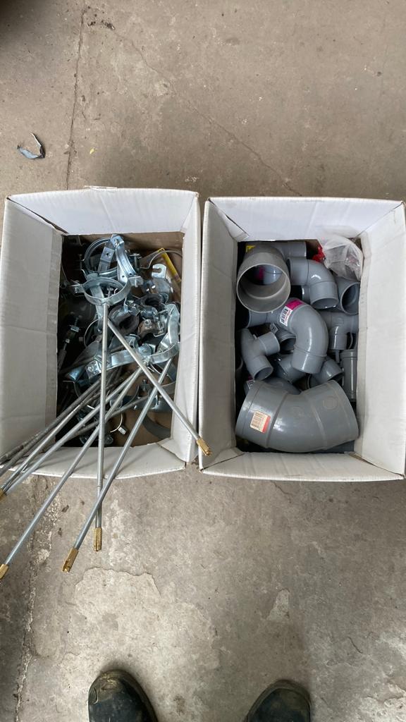 Hulpstukken afvoerbuis in PVC, Doe-het-zelf en Bouw, Buizen en Afvoer, Ophalen, Zo goed als nieuw