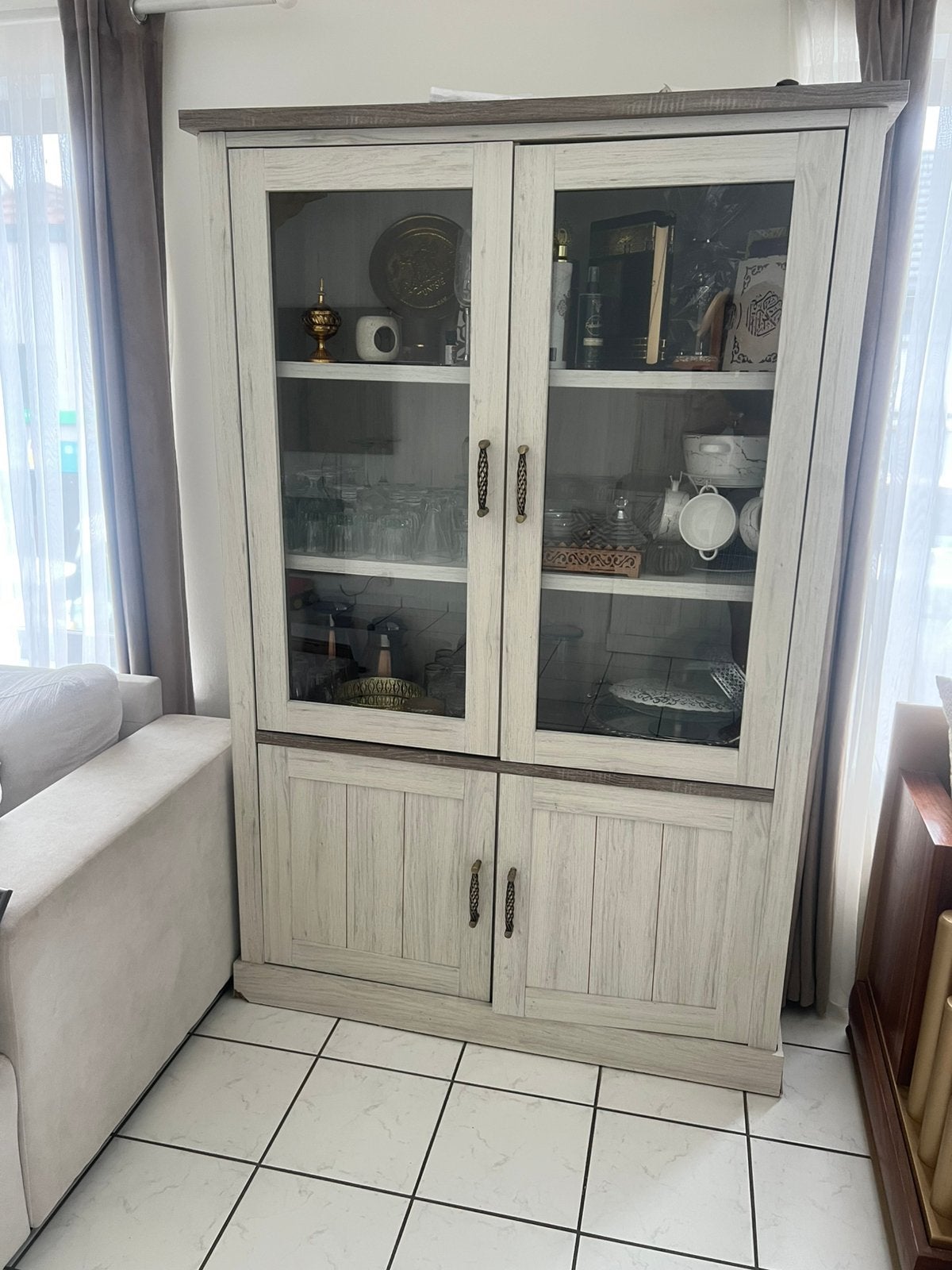 bufetkast Vitrine TYC, Huis en Inrichting, Ophalen, Zo goed als nieuw