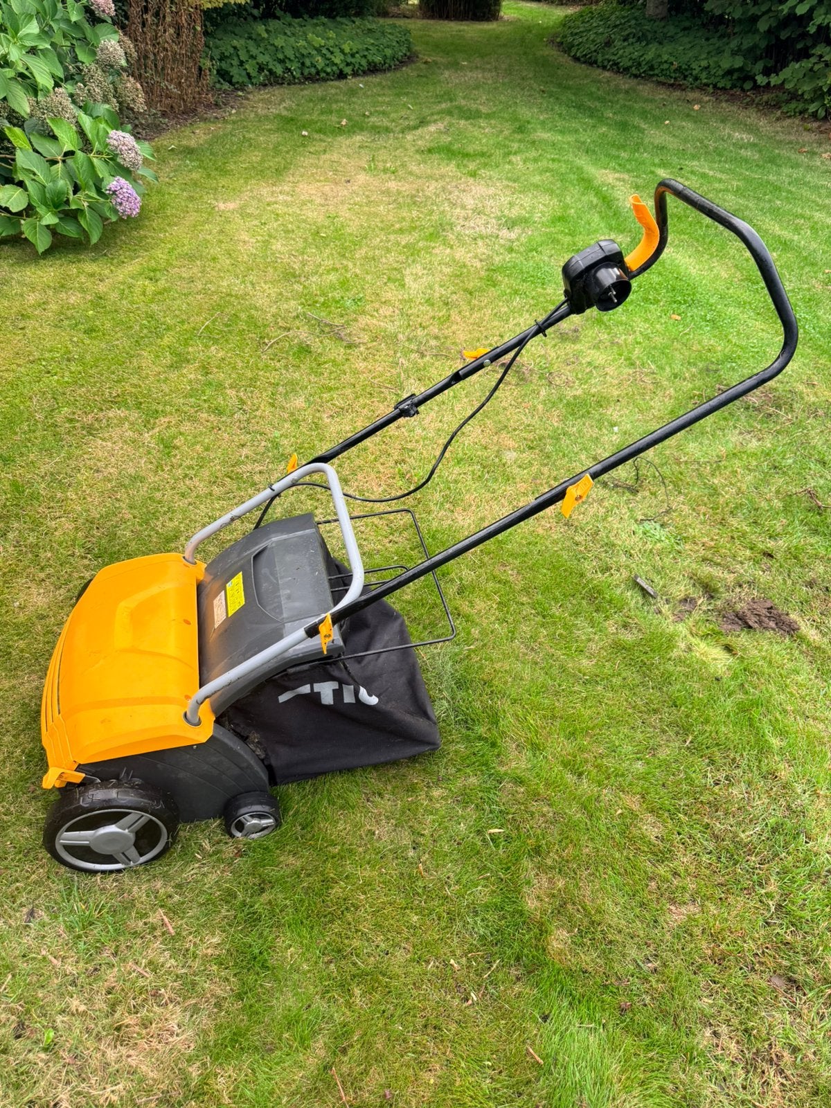 Stiga SV 213 E verticuteerder/beluchter 1300W, Ophalen, Gebruikt