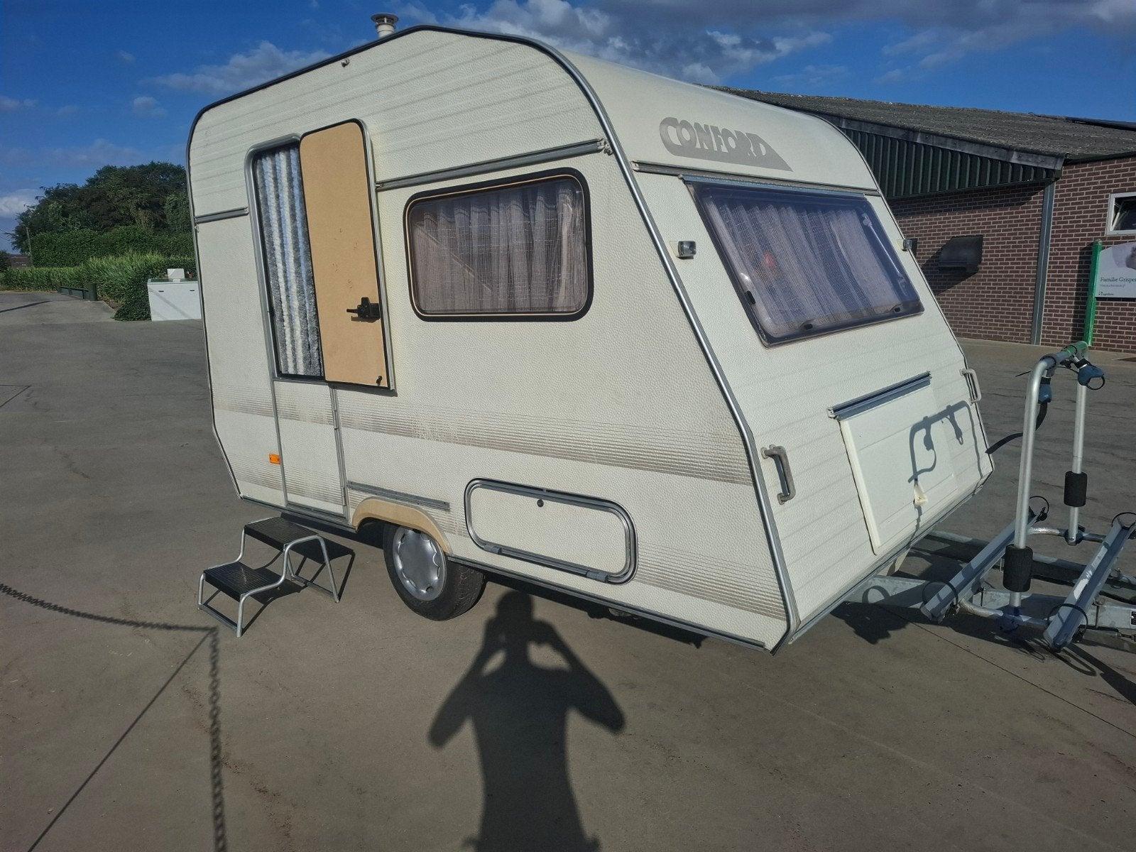 Compacte Chateau caravan zeer nette staat mtm 750kg, Caravans en Kamperen, Caravans, Particulier, Openslaande ramen, Chateau