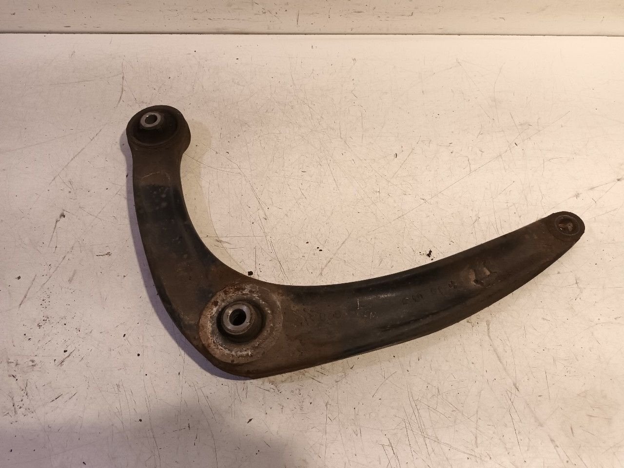 Draagarm links voor Peugeot 308, Onderdelen@venauto.nl, Van der Ven Autorecycling B.V., Ettenseweg 76, 4706 PB Roosendaal, The Netherlands