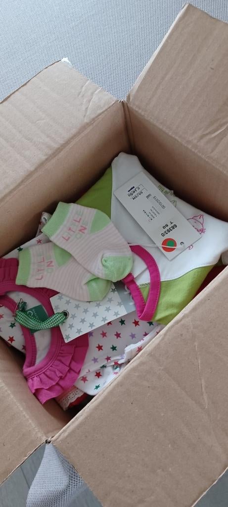 Doos met nieuwe kleertjes maat 50/56 verschillende merken., Ophalen, Maat 50