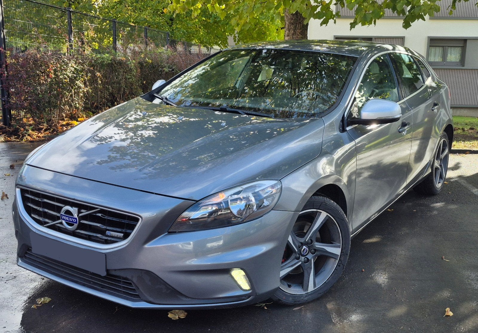 VOLVO V40 R-DESIGN AUTOMAAT 2015, Auto's, Zwart, 4 cilinders, Adaptive Cruise Control, 5 deurs