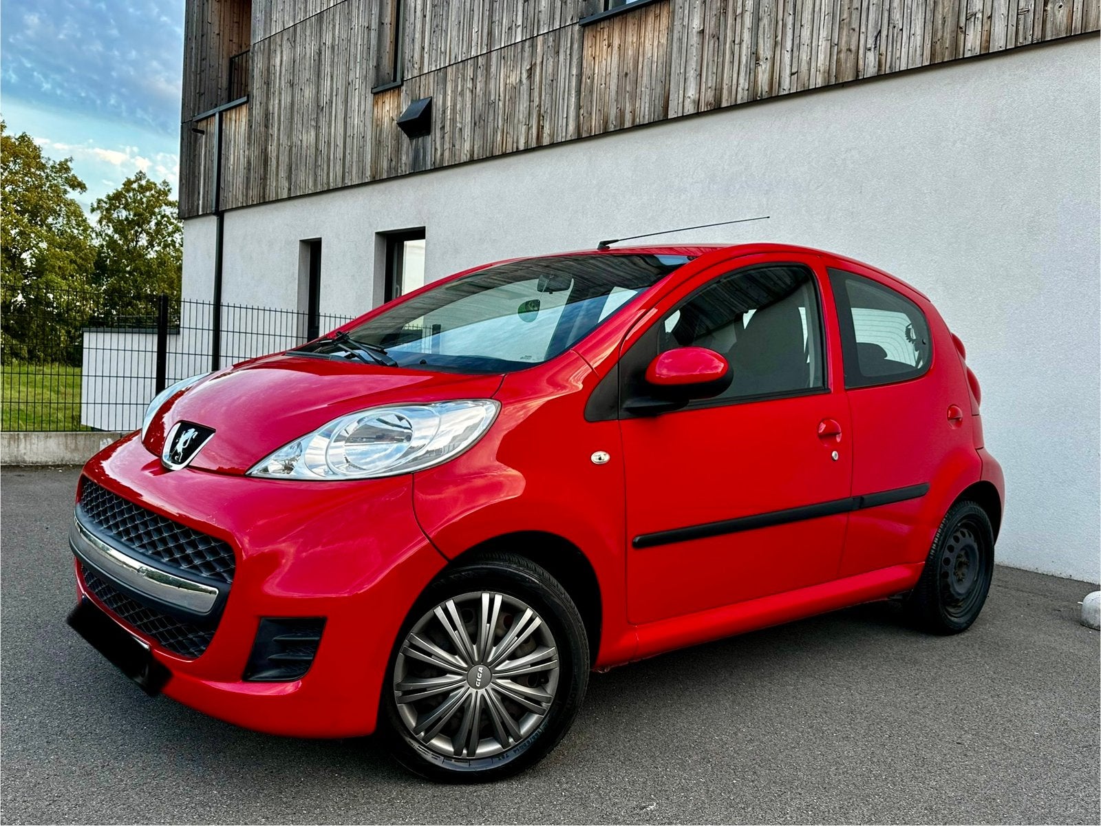 Peugeot 107 1.0 Automatique*51.500 km!!*GARANTIE 12 MOIS, Autos, Rouge, Achat, USB, Entreprise