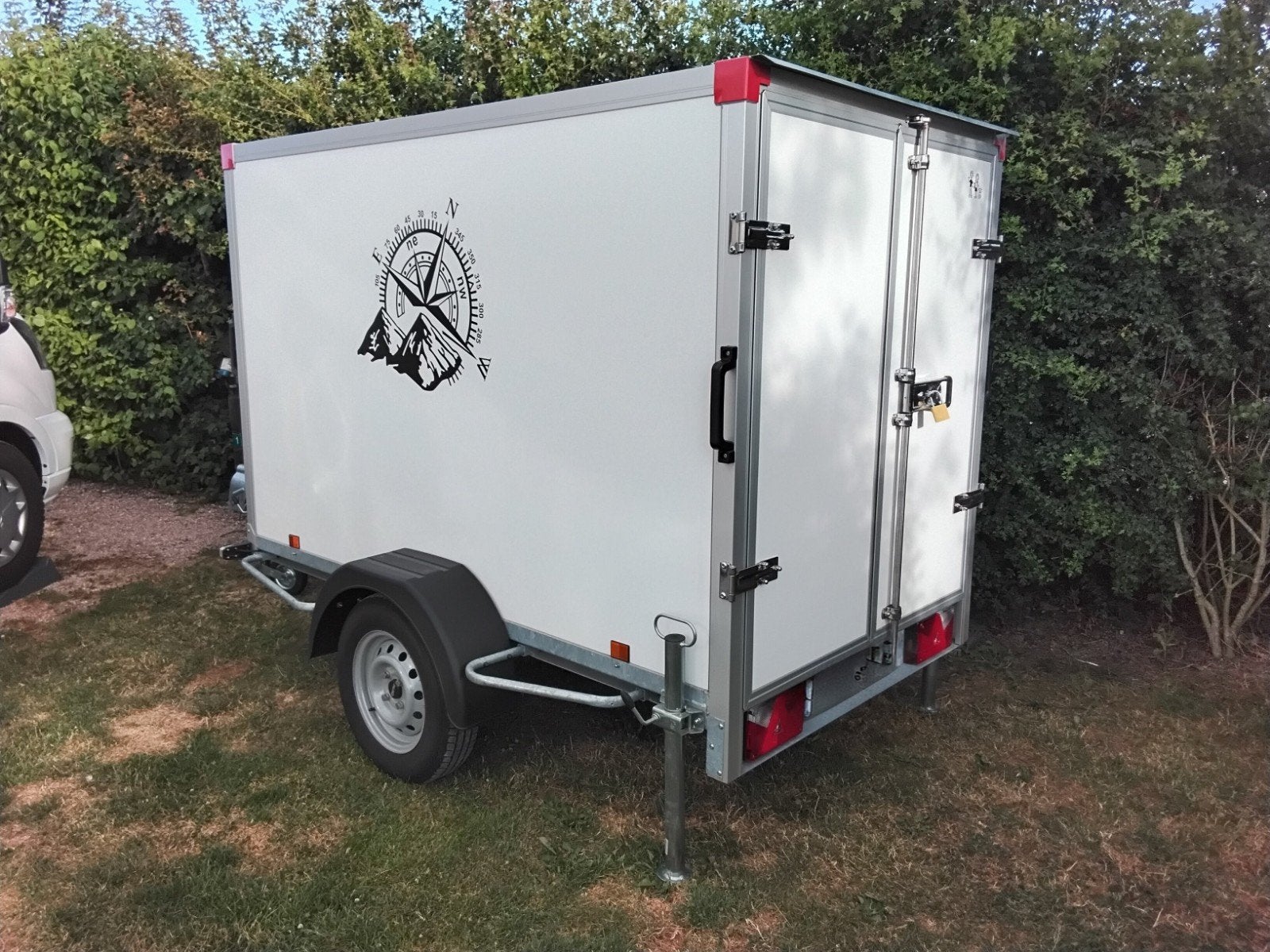 Gesloten aanhangwagen op Al-Ko onderstel en dit als nieuw, Ophalen