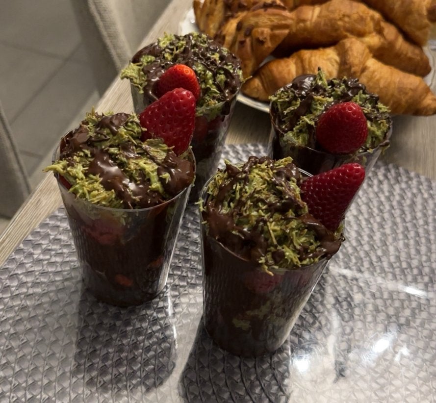 Gobelets de Dubaï bien remplis 8 €/pièce, Articles professionnels, Horeca | Food, Enlèvement, Snacks