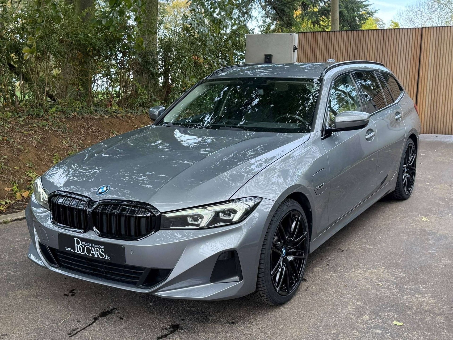 BMW 320 Touring 320eA Facelift-Led-Curved-Keyless-Sportzetel, Autos, Argent ou Gris, Achat, Entreprise, Noir