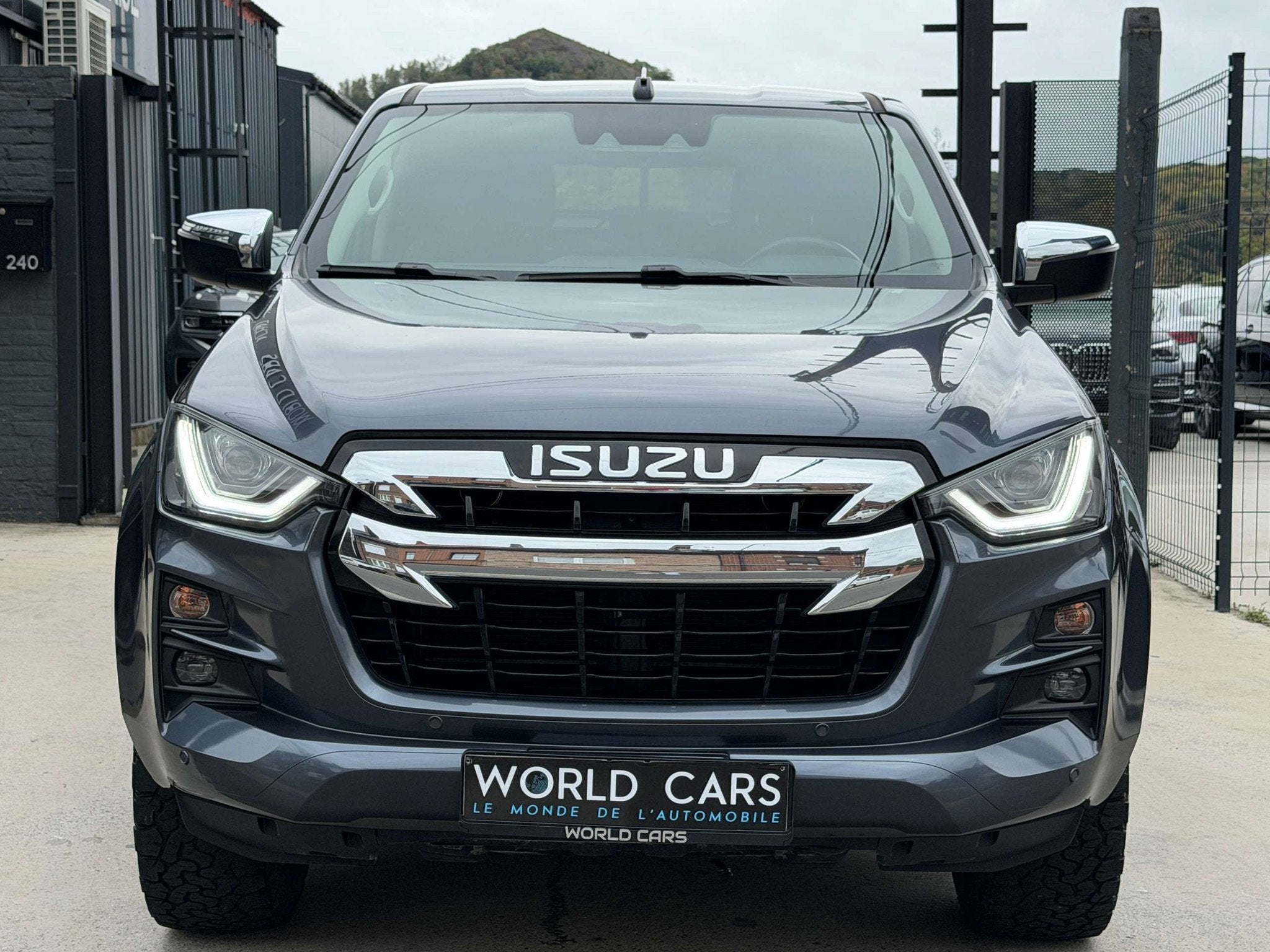Isuzu D-max D-Max 1.9 Turbo D 4WD TVAC/BTV*IN - HARD TOP - C, Cuir, Argent ou Gris, Achat, 4 portes