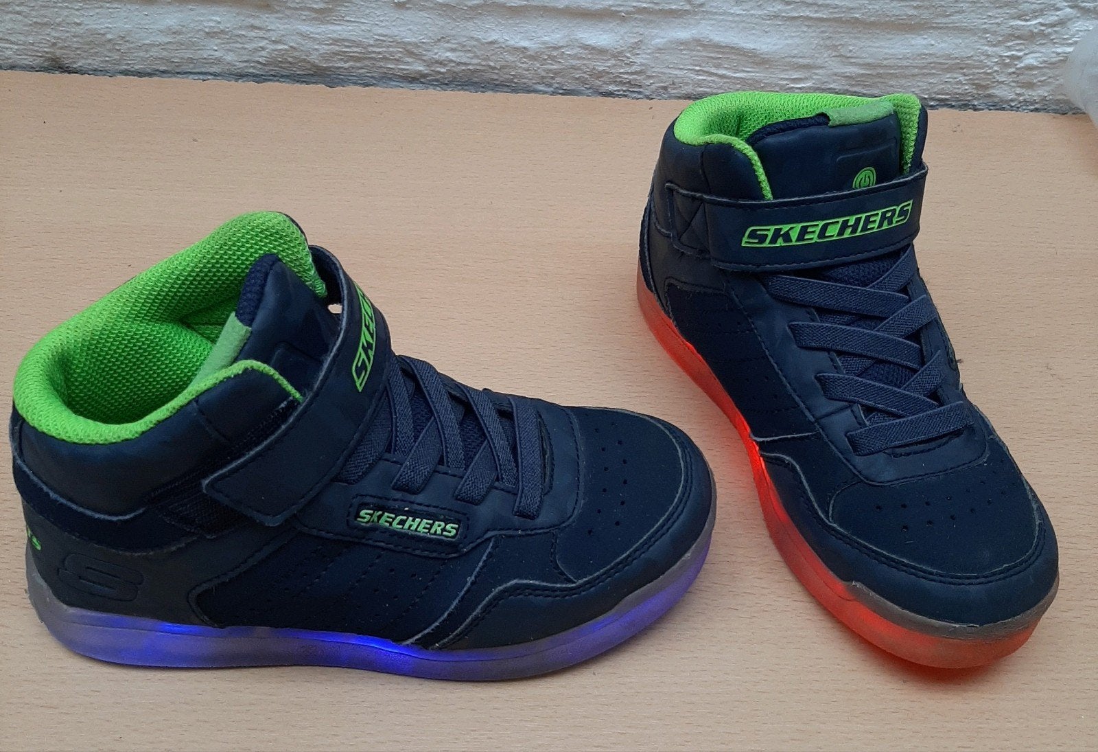 Skechers ICE Lights Maat 31, Enfants & Bébés, Vêtements enfant | Chaussures & Chaussettes, Garçon, Skechers, Enlèvement, Utilisé