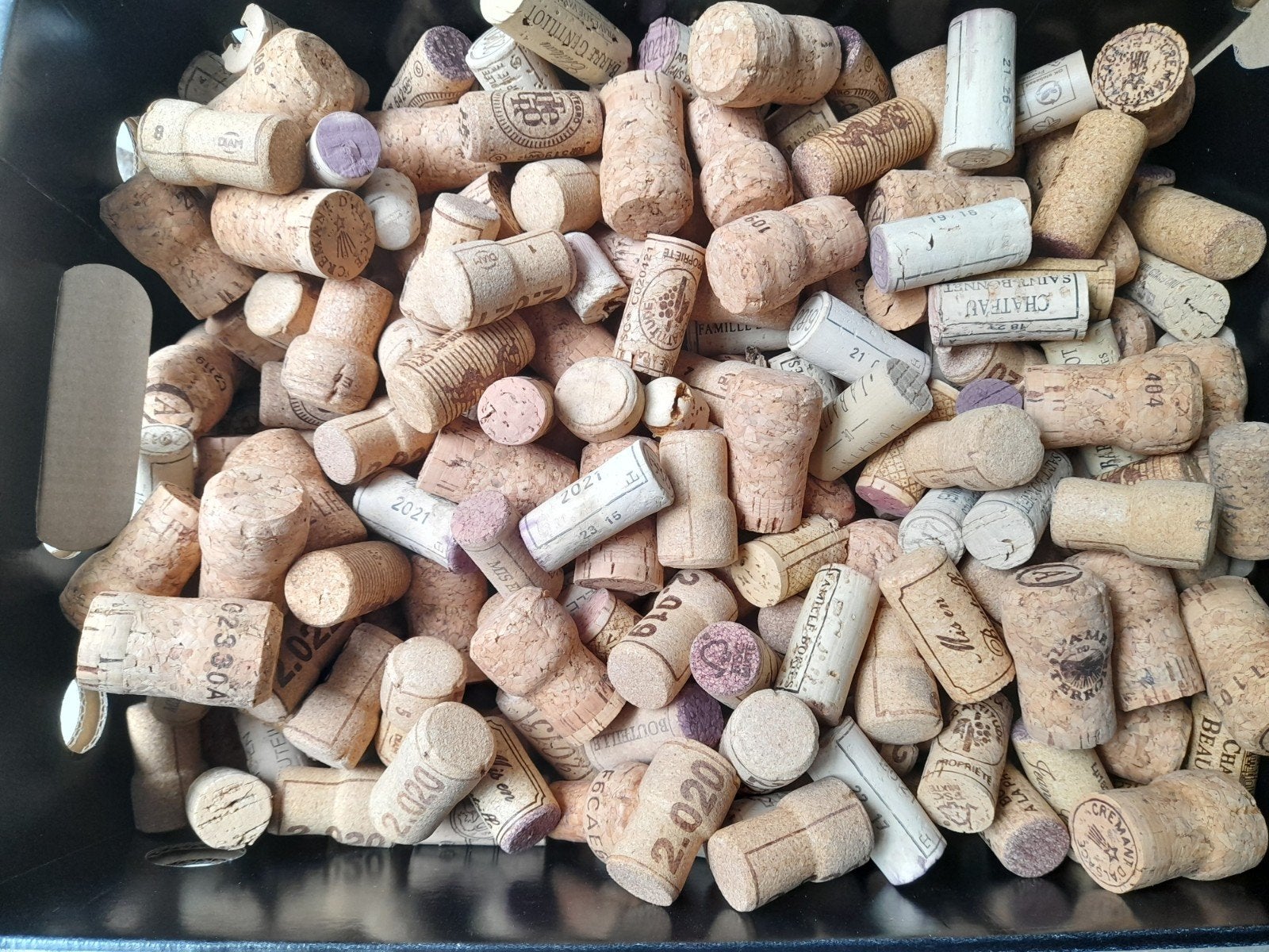 Bouchons en liège (300 pièces) diverses provenances, Enlèvement ou Envoi, Overige thema's, Beige, Matériau naturel