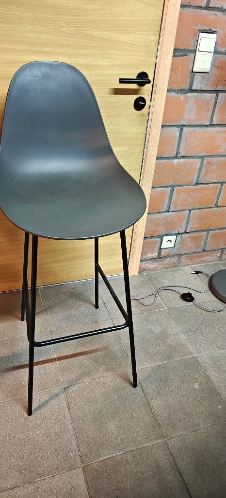 Set van 2 Moderne Grijze Kunststof Barkrukken, Huis en Inrichting, Ophalen, Met voetsteun, 60 tot 90 cm, 2 krukken