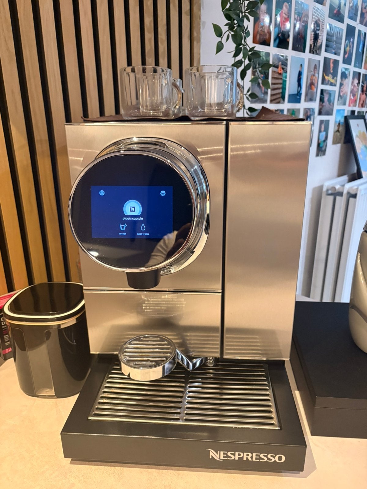 Nespresso Professional Momento 100 – Slechts 1200 koppen!, Ophalen, Zo goed als nieuw, Koffiemachine