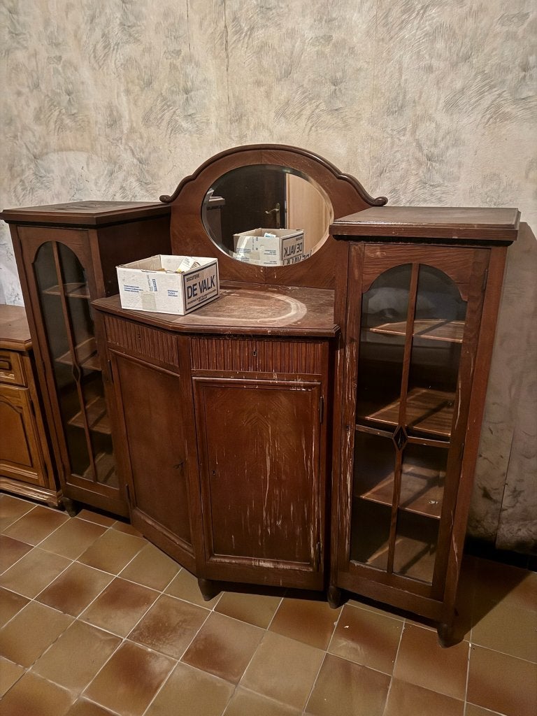Vitrinekast met spiegel en glazen deuren, Ophalen