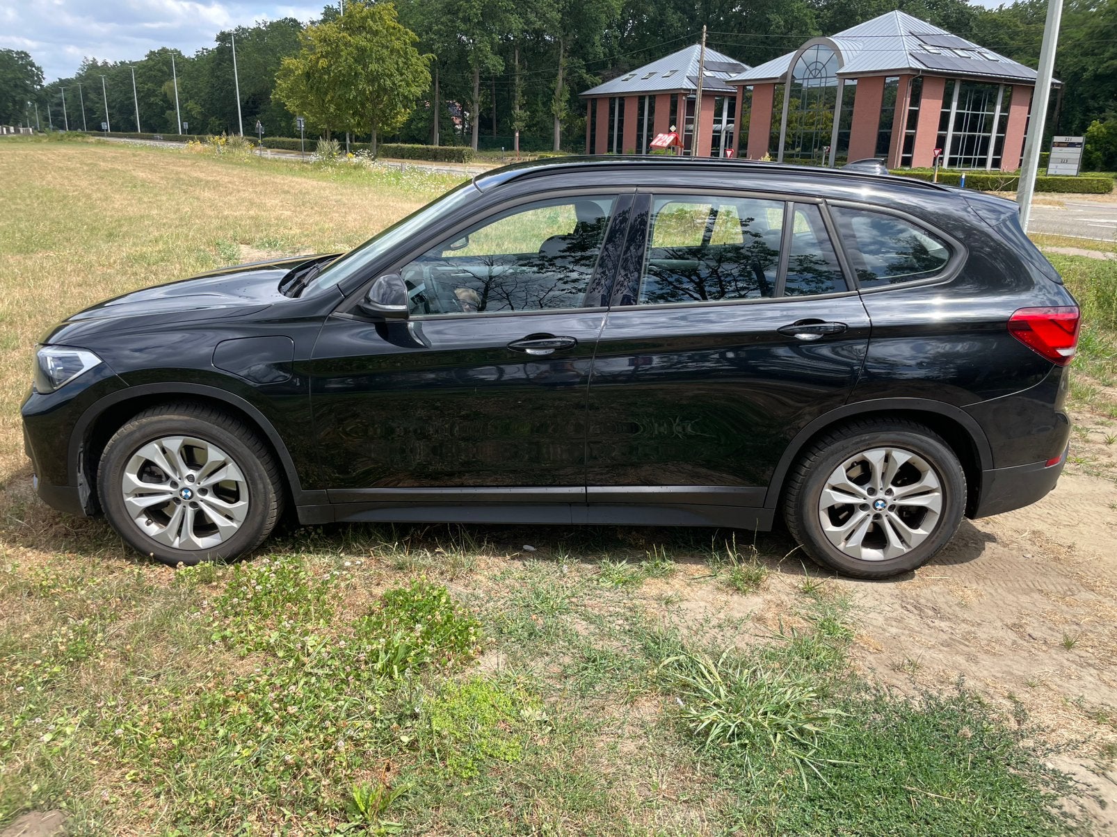 BMW X1 - PluginHybride - Lederen zetels, stoelverwarming,..., Achat, Euro 6, Entretenue par le concessionnaire, Noir