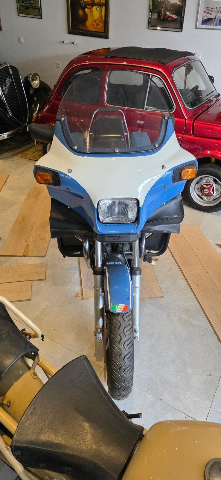Moto Guzzi 850 T5 Escort Présidentielle, Motos