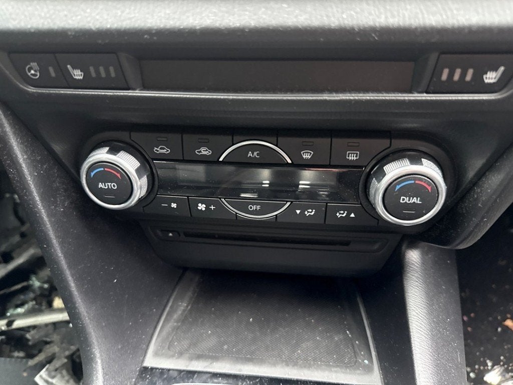 BEDIENINGSPANEEL CLIMATE CONTROL Mazda 3 (BM / BN), Hitdorfer Straße 73
51371  Leverkusen, DE, Gebruikt, Mazda, Info@mazda.de