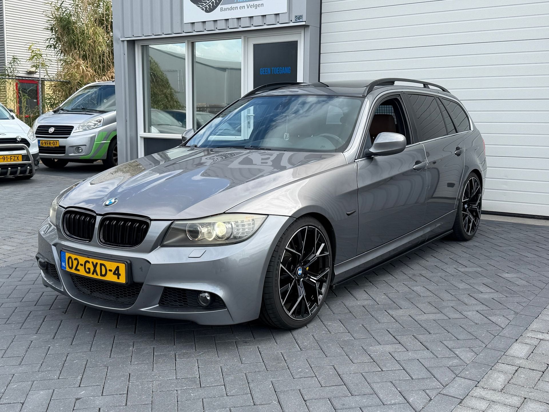 BMW 325  3.0i 265pk  LCI Touring M-Sport Navi|Carplay|Pano|X, Autos, Argent ou Gris, Achat, Entreprise, Carnet d'entretien