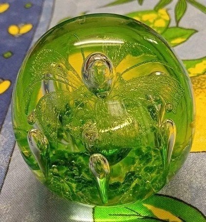 Vintage presse-papier van groen geblazen glas met sulfide, Verzenden
