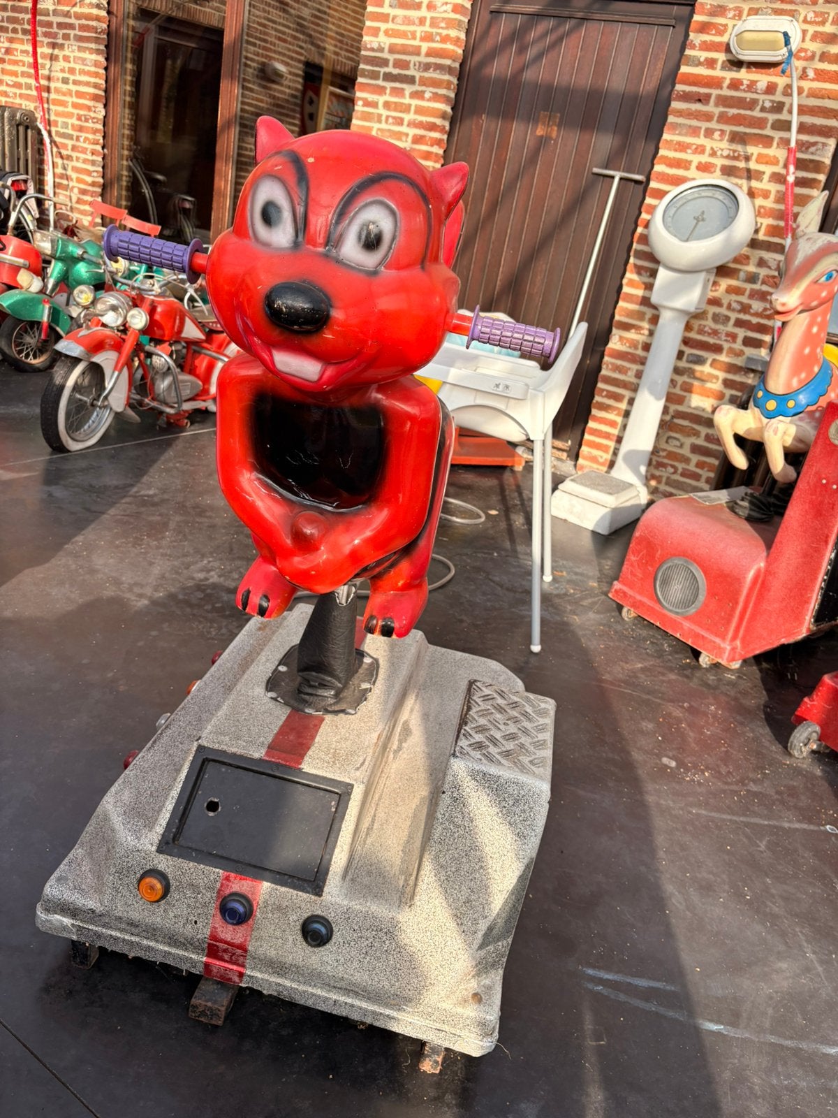Vintage Kiddy Ride Eekhoorn – werkend – muntinworp, Verzamelen, Ophalen, Gebruikt