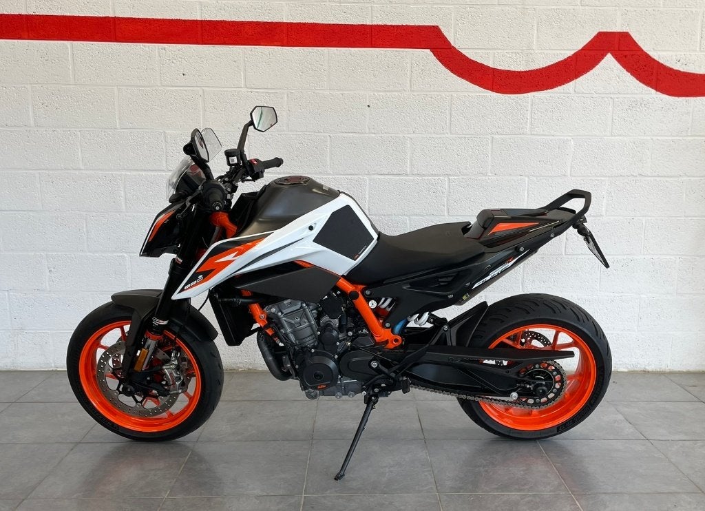 Ktm duke 890 r *AKRAPOVIC*, Motos, Motos | KTM, Échappement sport, Entreprise, 2 cylindres, Neuf