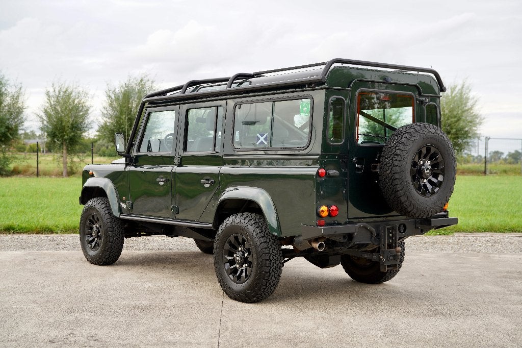 Land Rover DEFENDER 110 Td5 Unieke /Overdrive /cruisecontrol, Auto's, Land Rover, 90 kW, Stof, 2495 cc, 9 zetels